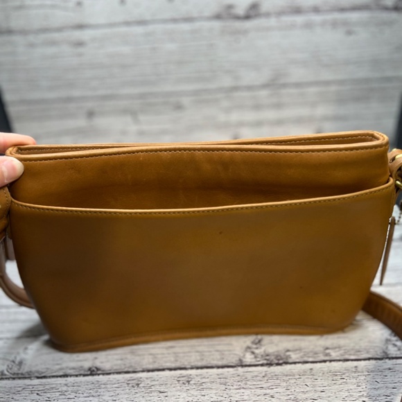 Coach Vintage #9802 Rare Equestrian Bag Tan and Brass Hardware - Picture 6 of 6